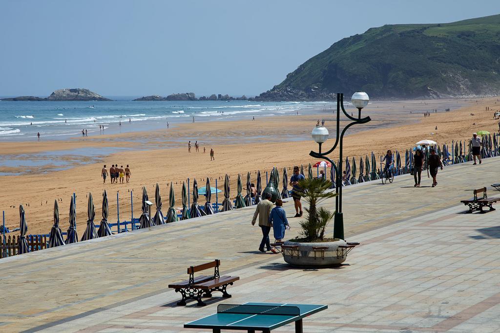 Apartamentos Egona Zarautz Sobre El Mar Bagian luar foto